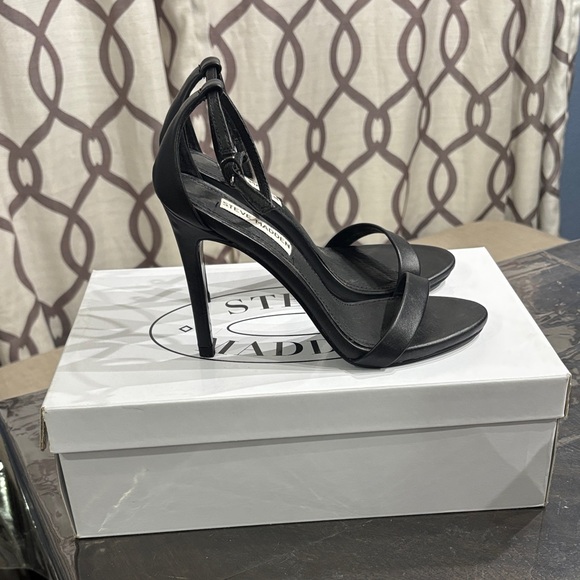 Steve Madden Black Open-Toe Ankle-Strap Heeled Sandals - Picture 4 of 6